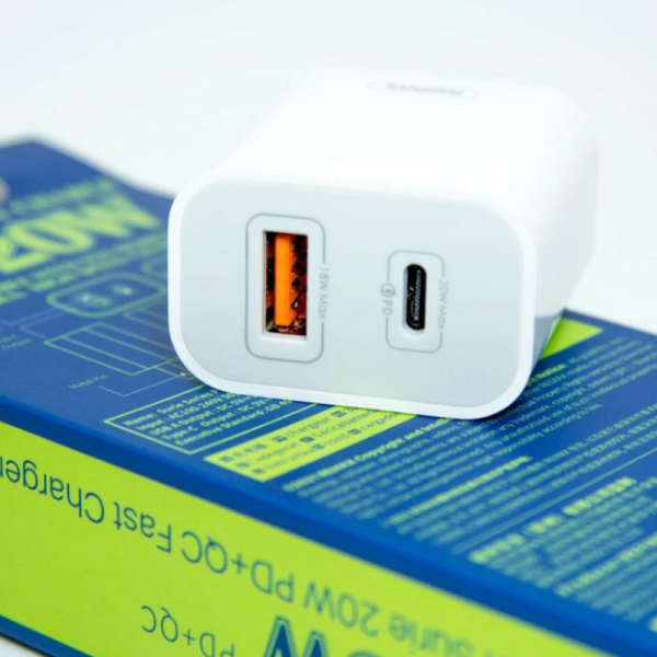 Kucni punjac Remax RP-U68 USB-A USB-C PD20W beli