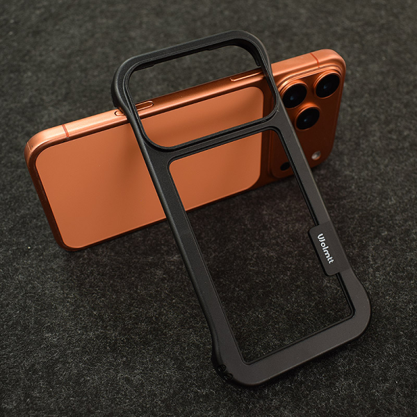 Maska Wolmtt Candy Bumper za iPhone 17 Pro crna