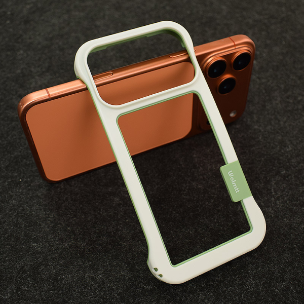 Maska Wolmtt Candy Bumper za iPhone 17 Pro Max bela