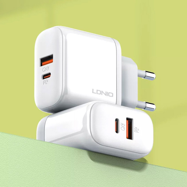 Kucni punjac LDNIO A2526C FAST CHARGING 45W/ QC4+/ QC3.0 sa kablom Type-C na Type-C beli