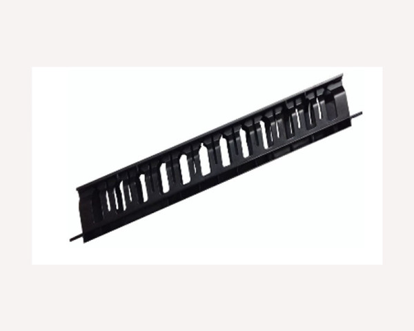 MAXPRO LINE Panel ranzirni 19 inča, kanalica, plasticni, 1U